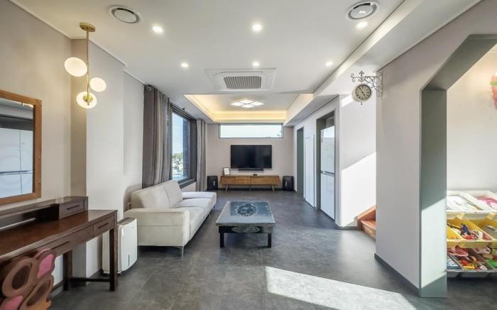 Pohang Sunrise Pool Villa