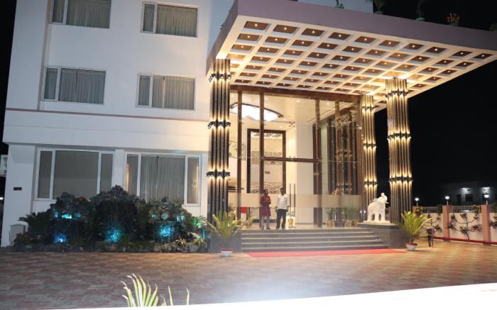 Dhamma Grand Hotel Resort