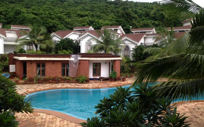 Pool and Garden Facing Apartment in Riviera Foothills Near Baga, Arpora