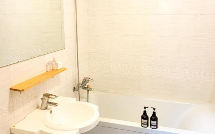 EQ Stay Hotel & Guesthouse