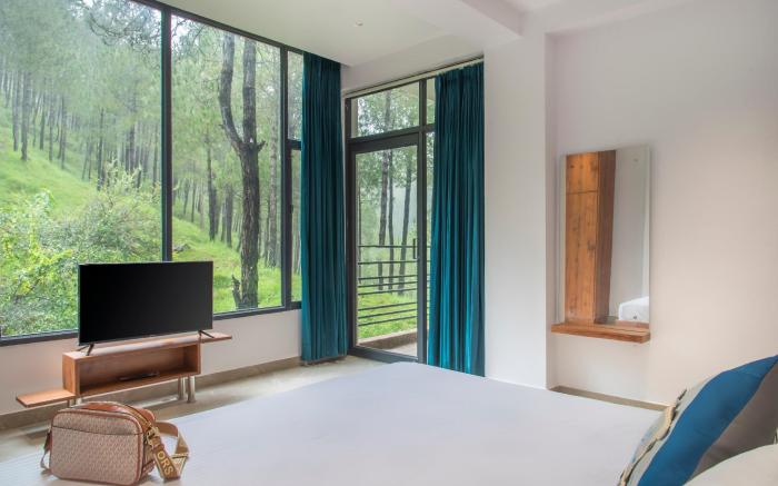 Hill crest 3 bedroom  apartment with mountain view