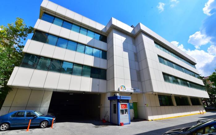 Aderans Otel