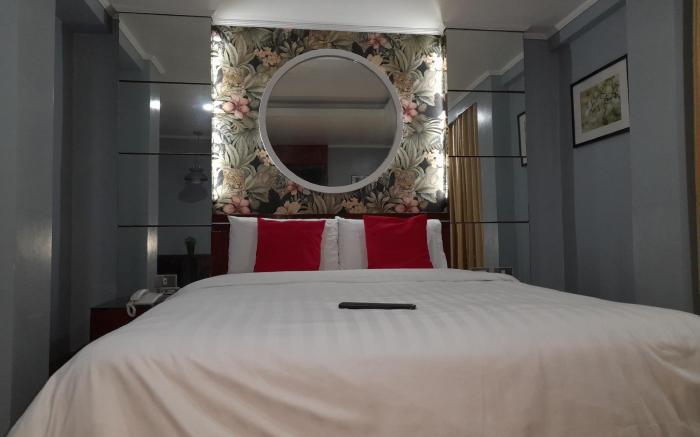 Paradise Hotel