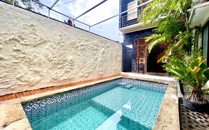 Satran Villa @ Kuta Bali (3 BR with Sharing Pool)