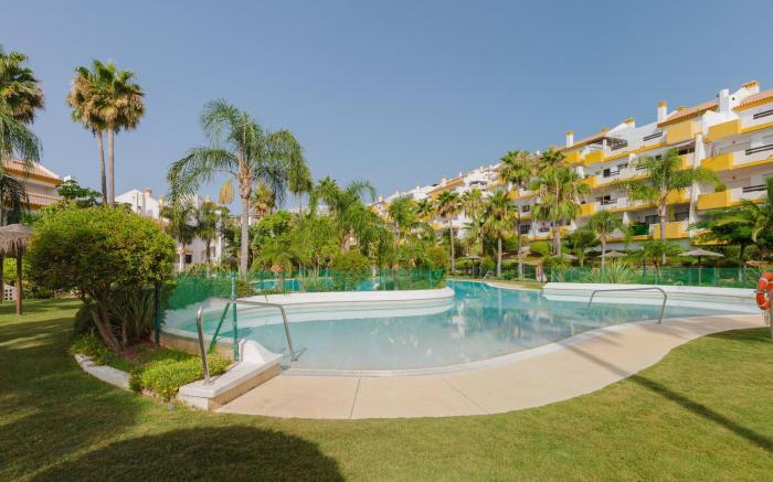CALANOVA - Magnificent apartment with shared pool and free WiFi