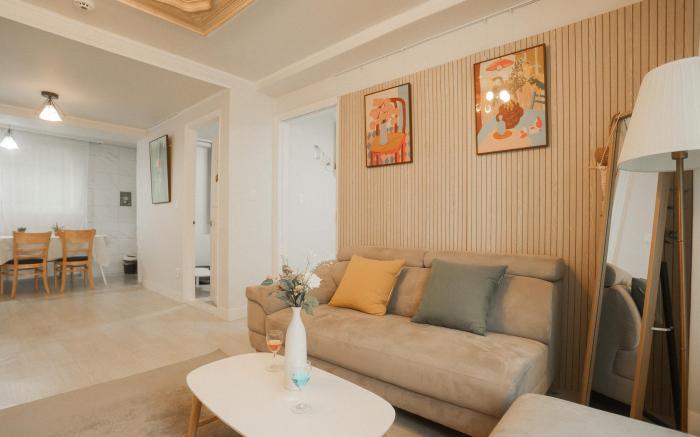 the 쉼 공간 안암/안암역5분/2층독채/최대8인/넷플릭스/침실3,거실,욕실1.5/넓음