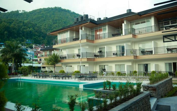 Majestic Lakefront Hotel & Suites