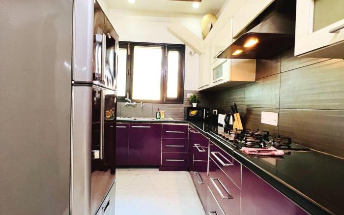 BluO 3BHK Green Park, Private Garden Balcony, Lift