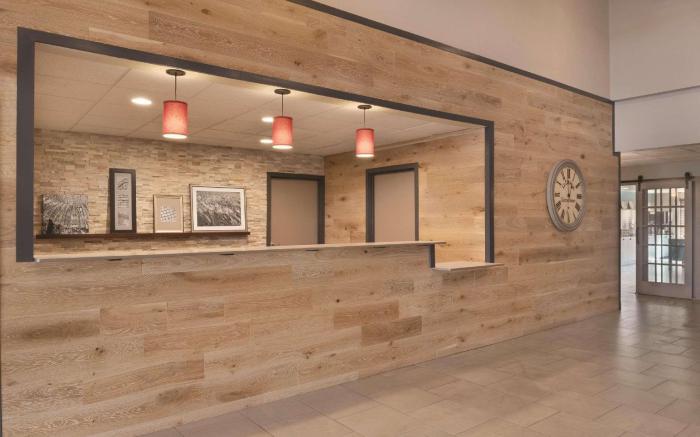 Country Inn & Suites by Radisson, Germantown, WI