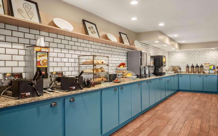 Country Inn & Suites by Radisson, Ames, IA