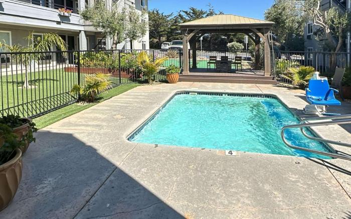 Country Inn & Suites by Radisson, Monterey Beachfront-Marina, CA