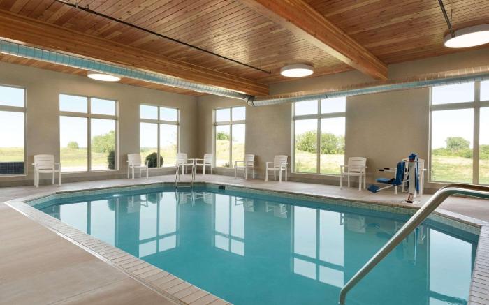 Country Inn & Suites by Radisson, Indianola, IA