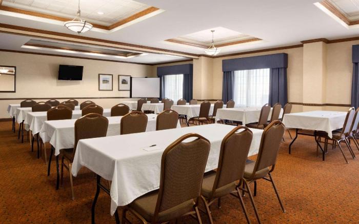 Country Inn & Suites by Radisson, Oklahoma City - Quail Springs, OK