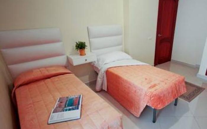 Hotel Shakey