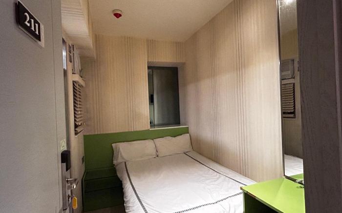 Room with Large Bed in Jordan Building, Tsim Sha Tsui & Jordan Station
