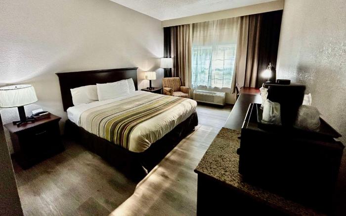 Country Inn & Suites by Radisson, Columbus, GA