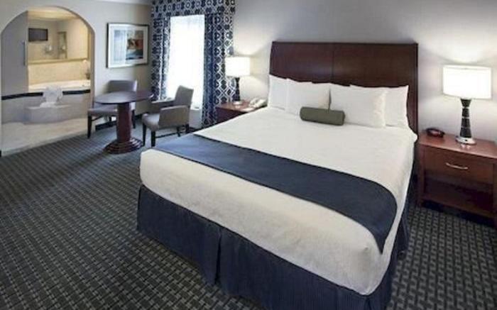 Best Western Plus Marina Shores Hotel