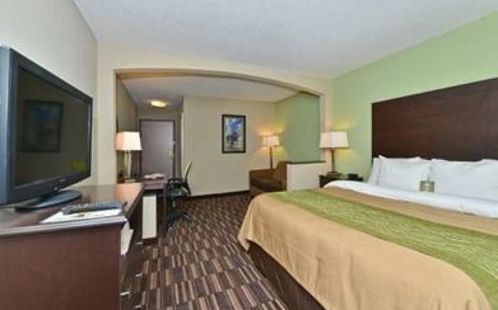 Comfort Inn & Suites Kansas City - Northeast