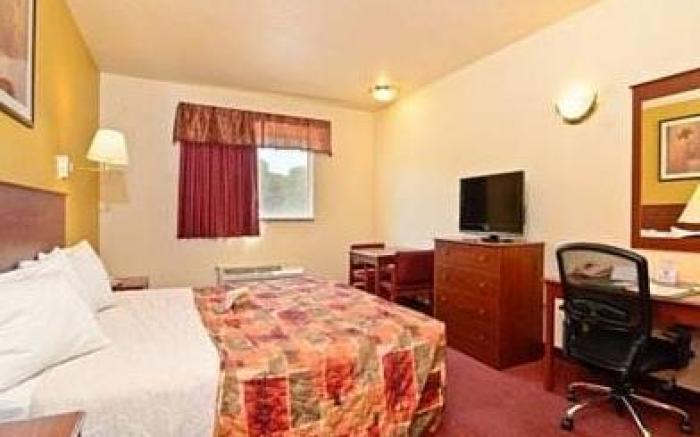 Holiday Inn Express Wichita North - Park City By IHG