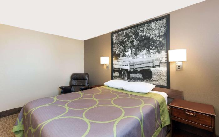 Super 8 By Wyndham Carroll