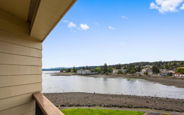 Best Western Plus Silverdale Beach Hotel