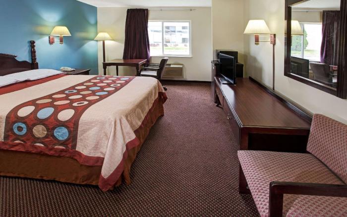 Super 8 by Wyndham Heath/Newark