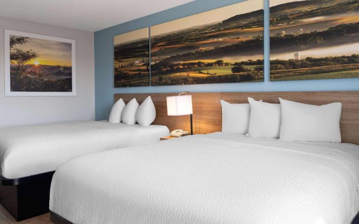 Days Inn by Wyndham Neenah