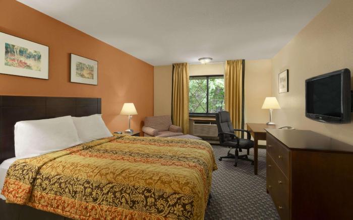 Days Inn & Suites by Wyndham Stevens Point