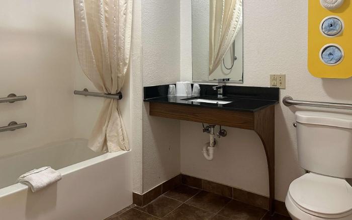 Motel 6 Waterloo, IA