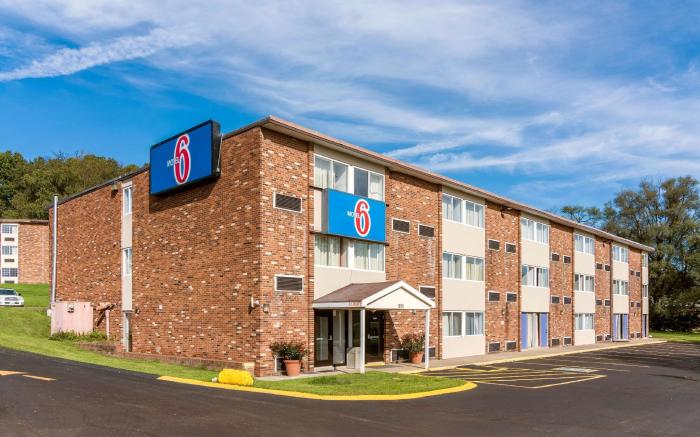 Motel 6 New Stanton, PA