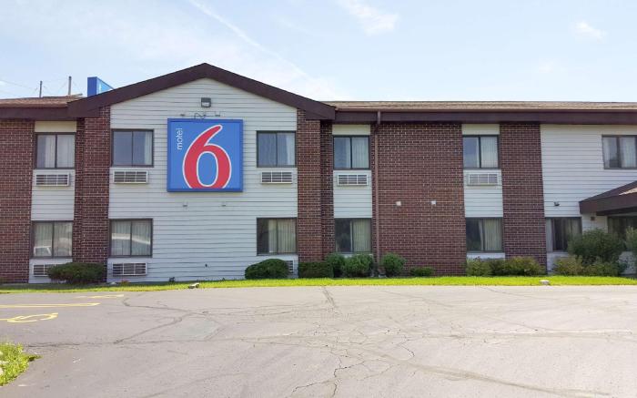 Motel 6 Saukville, WI