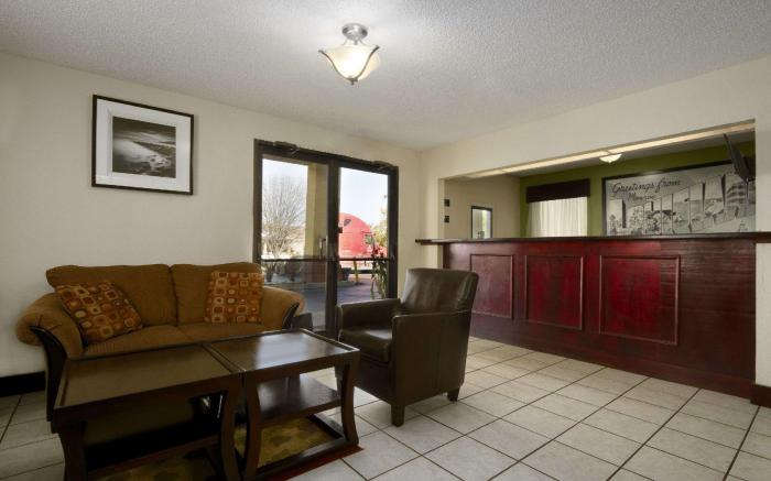 Super 8 By Wyndham Monroe