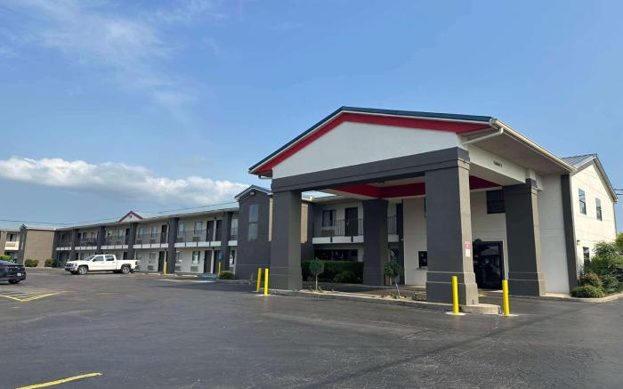 Super 8 By Wyndham Monroe