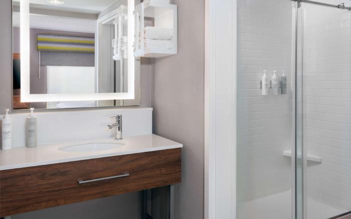 Hampton Inn & Suites Cleveland-Beachwood