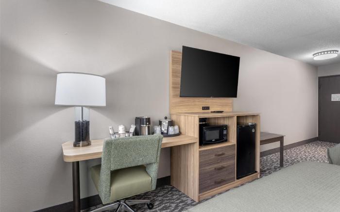 Best Western Plus Executive Inn