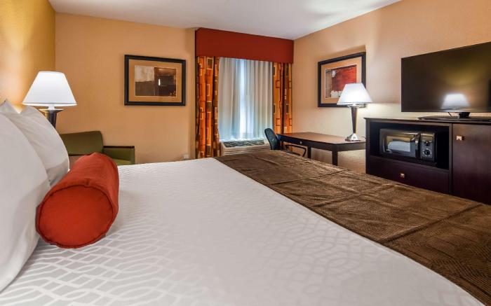 Best Western Plus Parkway Hotel