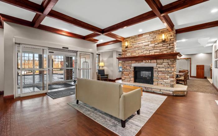 Country Inn & Suites by Radisson, Red Wing, MN