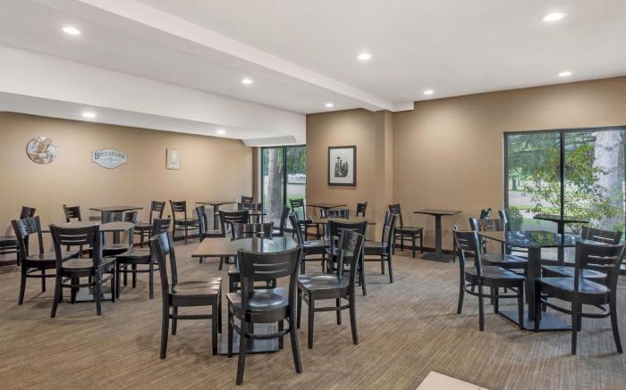 Best Western Plus Plaza by the Green