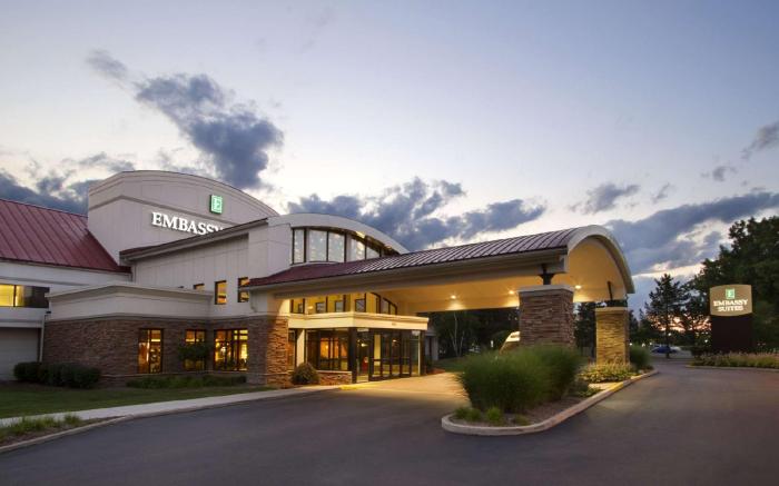 Embassy Suites by Hilton Detroit Metro Airport