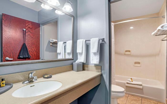 Best Western Plus Two Rivers Hotel & Suites