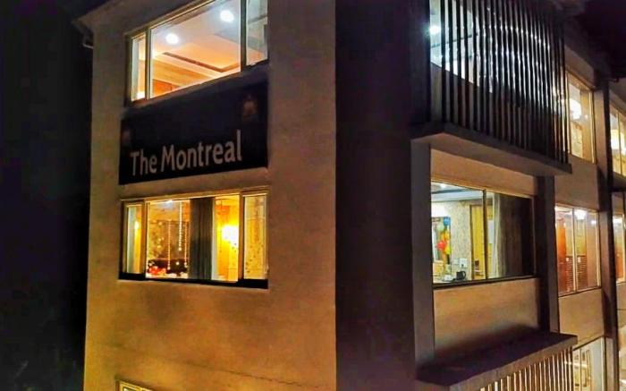 Hotel The Montreal Near by Dal Lake