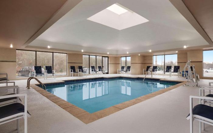 Country Inn & Suites by Radisson, Roanoke Rapids, NC