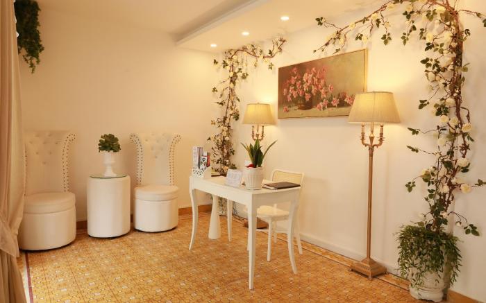LA VIE EN ROSE HOTEL 2