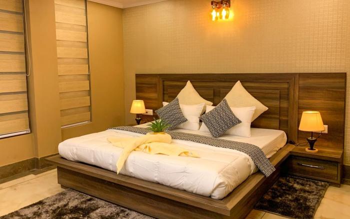 Uptown Boutique Home - Luxuriously Homely 2BHK