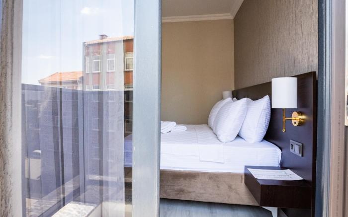 MAYS ROYAL HOTEL