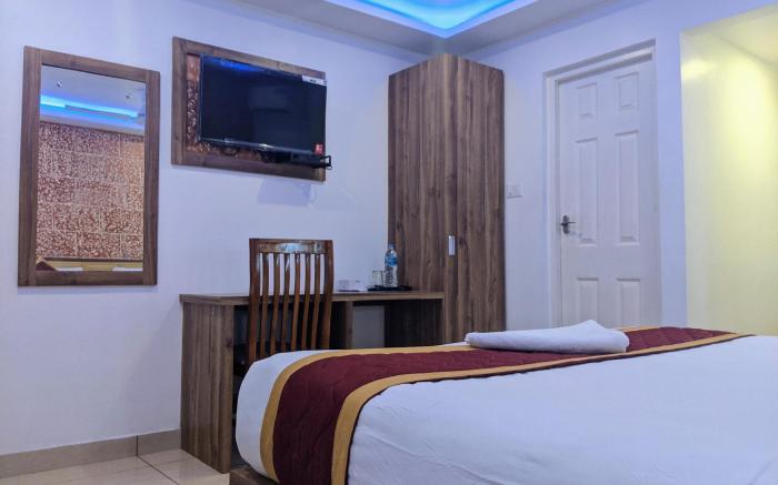 Hotel Feathers