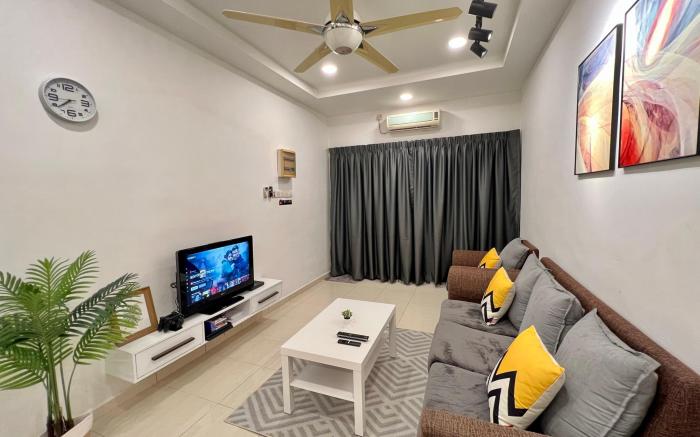 Yolo 10PAX CentralTown in AirPutih, PS4, Netflix