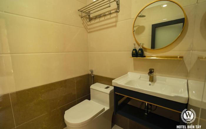 Biển Tây Hotel