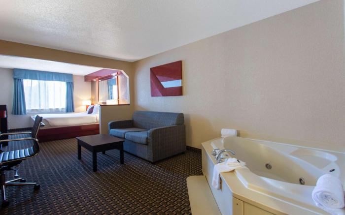 Ramada by Wyndham Glendale Heights/Lombard