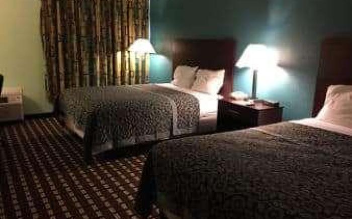 Days Inn by Wyndham Fort Wright Cincinnati Area